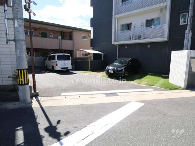 駐車場東側出入り口