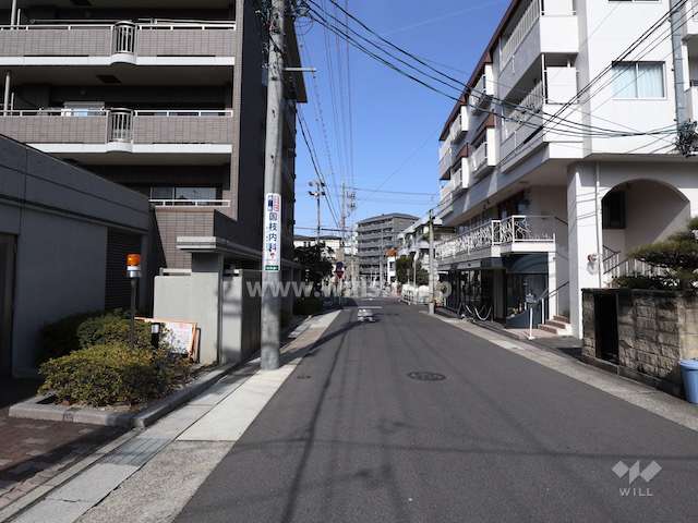 敷地東側の前面道路