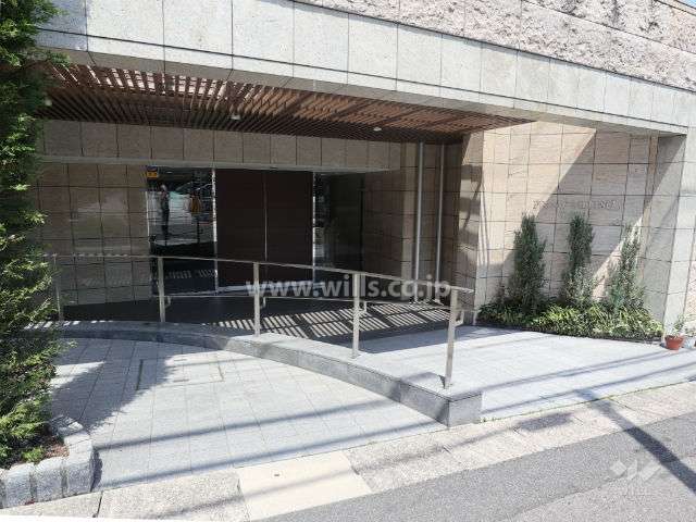 南側エントランス