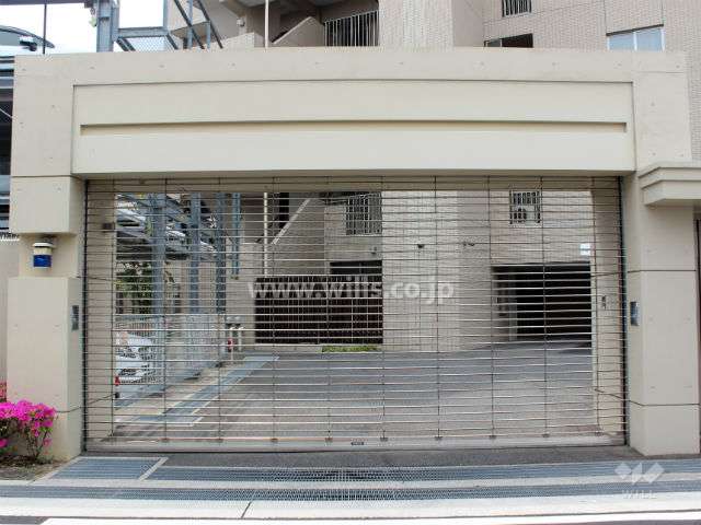 駐車場出入り口（リングシャッター付き）