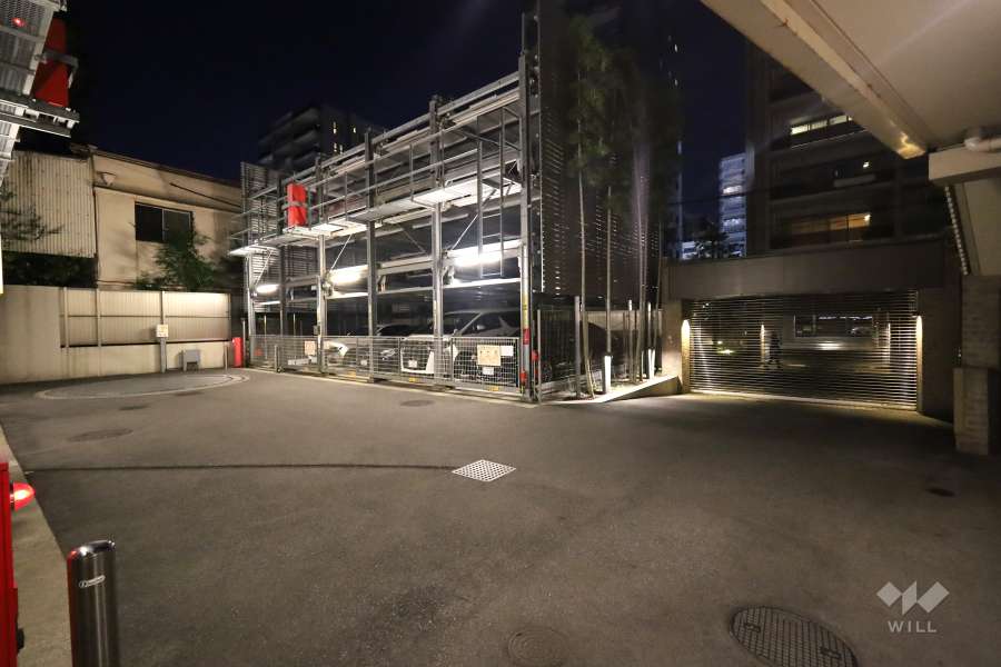 敷地内駐車場（屋外機械式）（夜景）