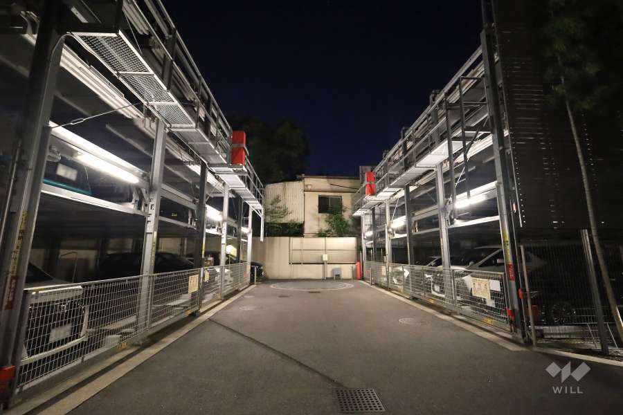 敷地内駐車場（屋外機械式）（夜景）
