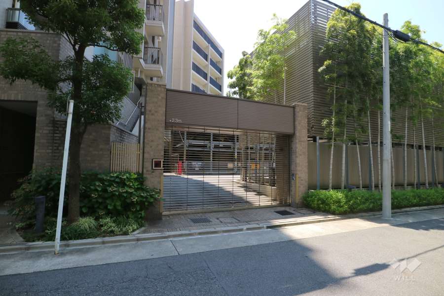 駐車場出入口（リングシャッター付き）