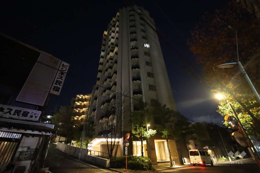 プラウド池下サウスヒルの外観（北側から）（夜景）