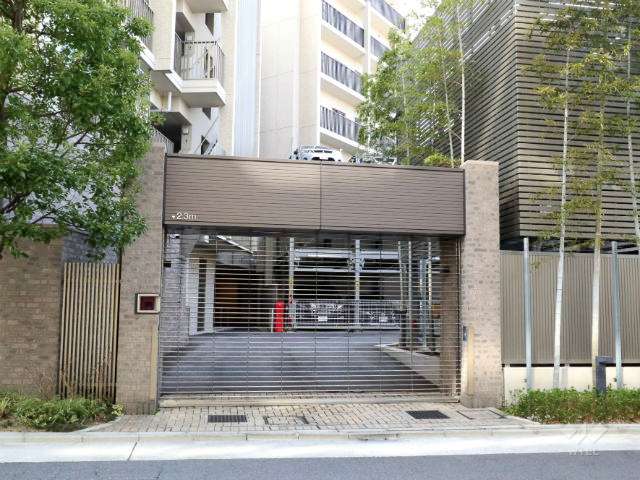駐車場出入り口(ゲート付き)