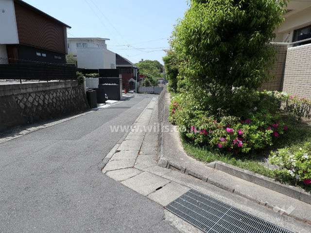 敷地南側の前面道路