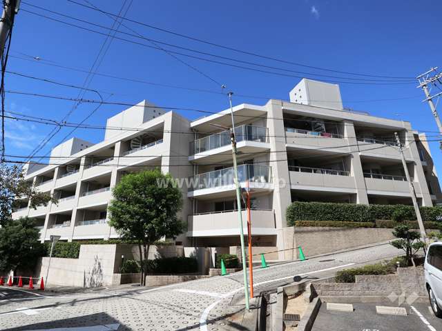 プラウド本山鹿子町の外観（南東側から）