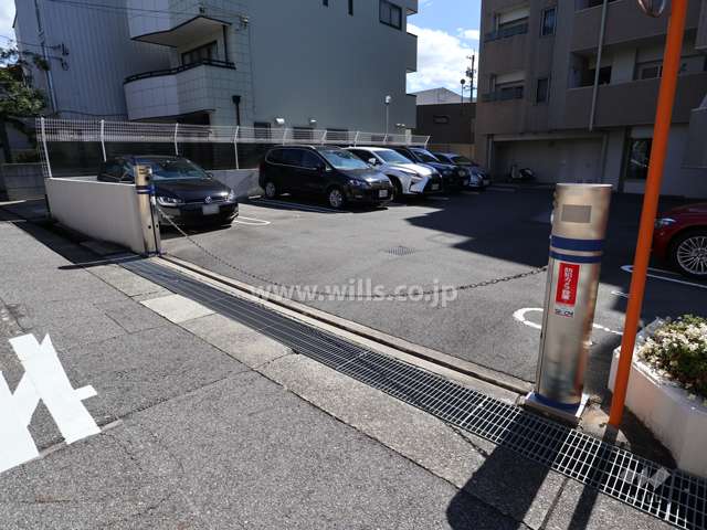 駐車場出入り口（ロボットゲート付き）