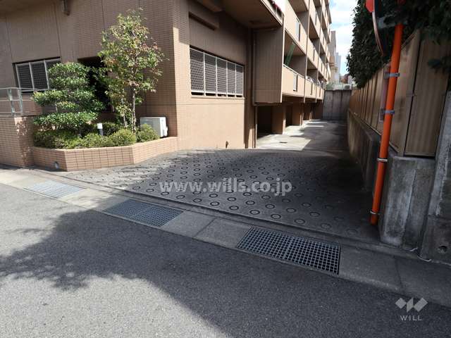 敷地内駐車場出入り口