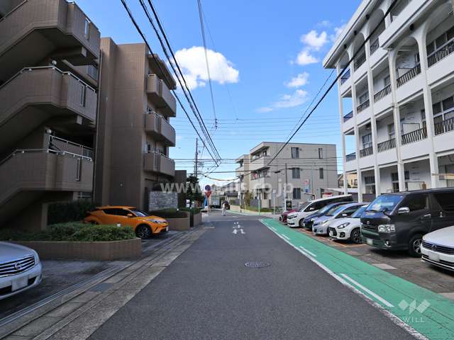 東山ヒルズ北側前面道路(東側から)