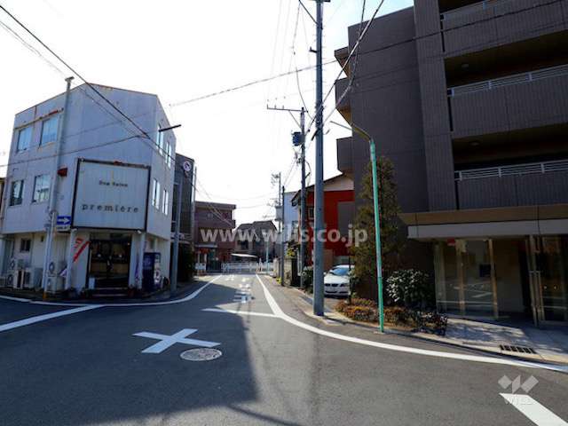 敷地東側の前面道路