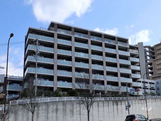 バンベール本山池園町の外観（南側から）