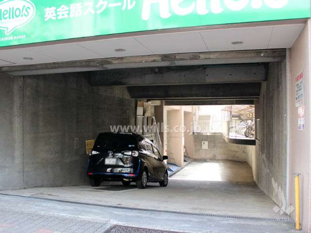 駐車場出入り口