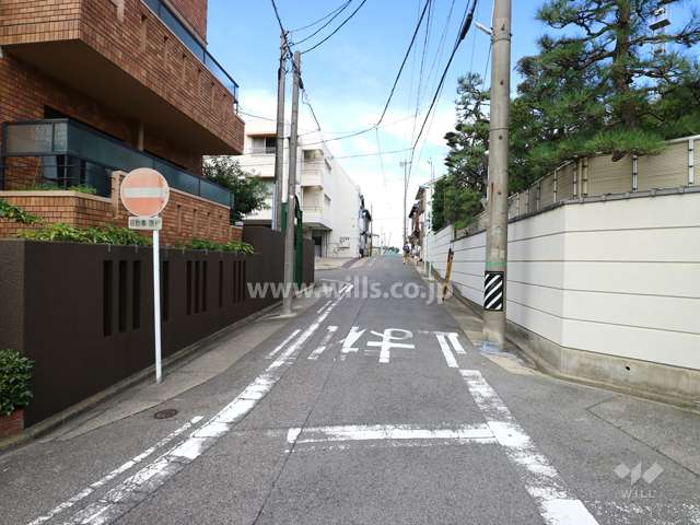 敷地北側の前面道路