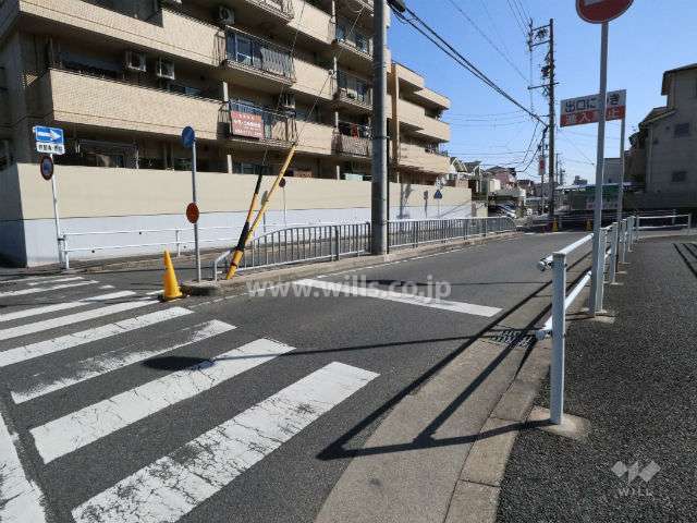 敷地南側の前面道路