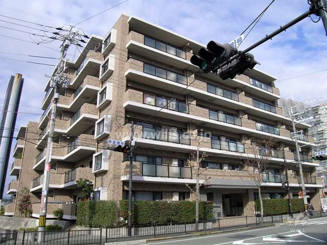 ステイツ豊中西緑丘の外観（南東側から）