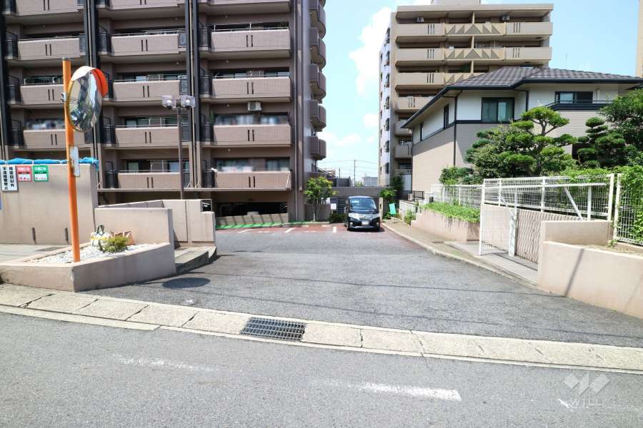 駐車場出入口（東側）