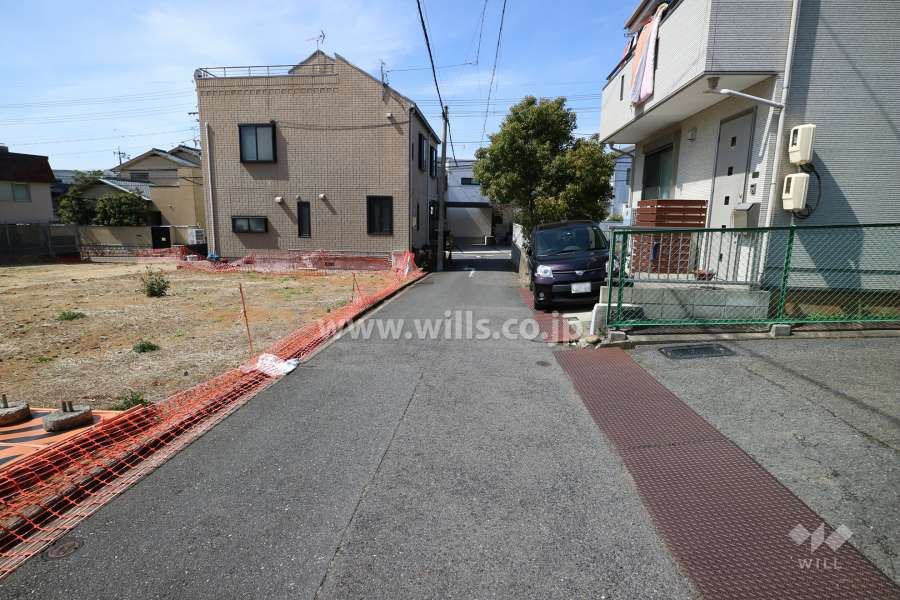 敷地南側の前面道路