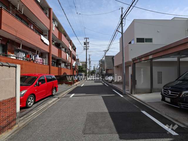 敷地南側の前面道路