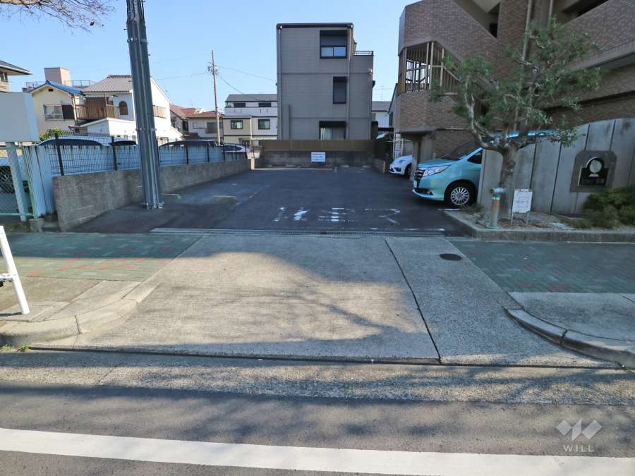屋外駐車場出入口