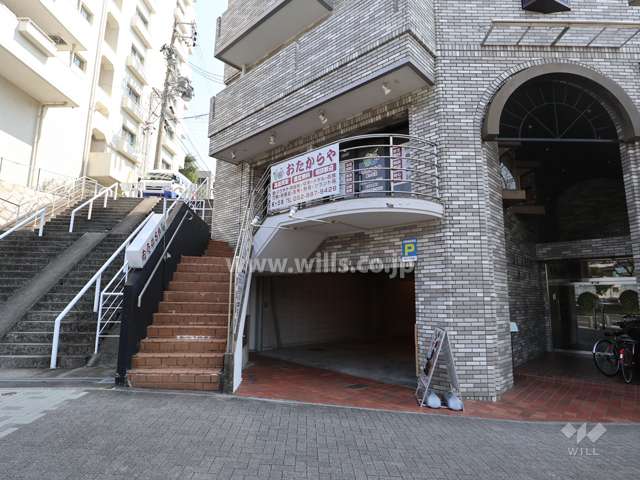 2階部分は店舗です。