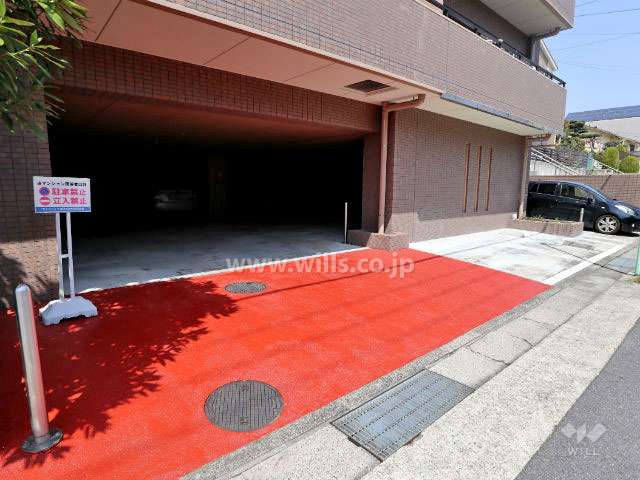 駐車場出入り口
