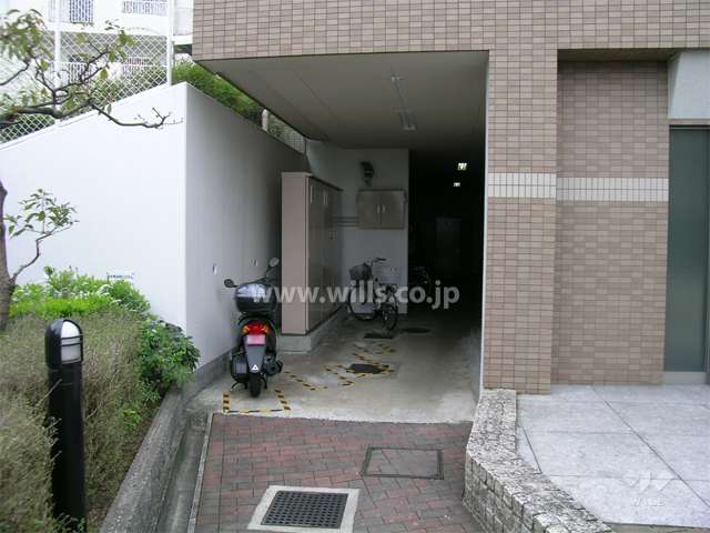 エントランス横にある駐輪場
