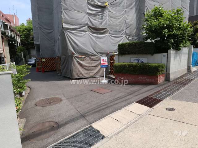 敷地入り口