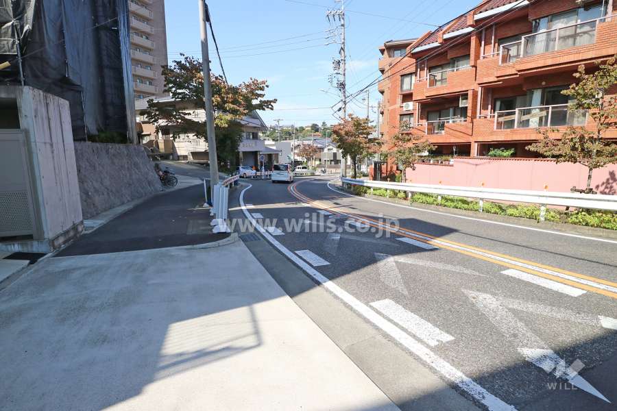 敷地東側の前面道路