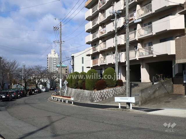 敷地南側の前面道路