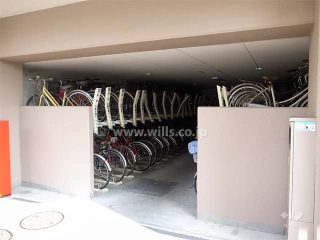 建物1階部分にある駐輪場