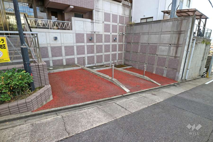 敷地北側の敷地内駐車場（屋外平面式）