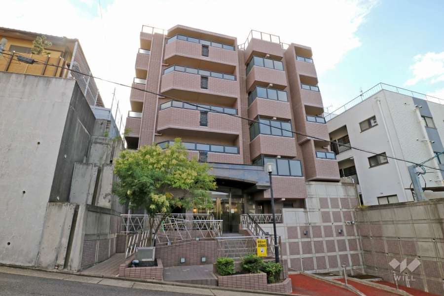 プレシアスコート覚王山の外観（北東側から）