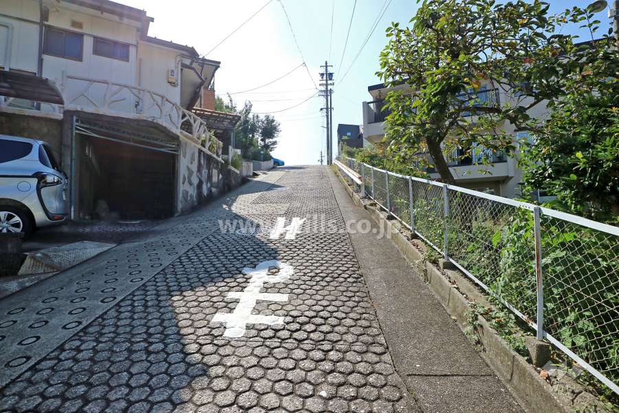 敷地南側の前面道路