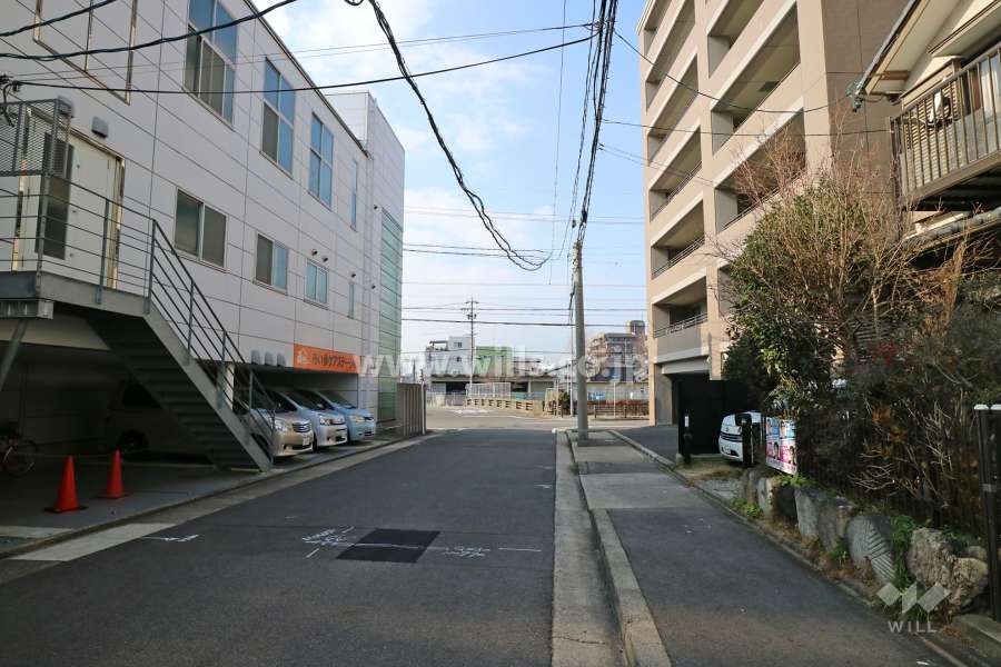 敷地南側の前面道路