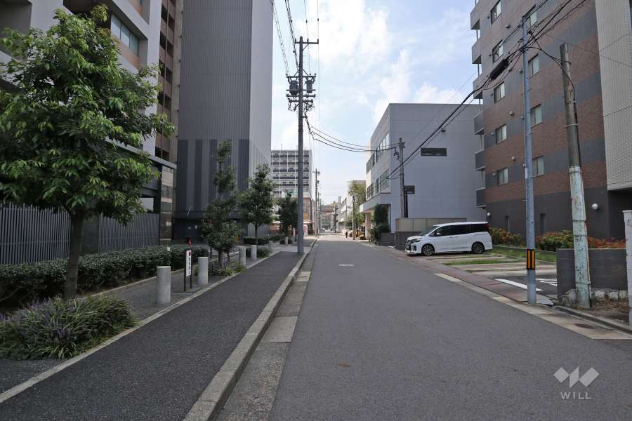 敷地北側の前面道路(東側から)