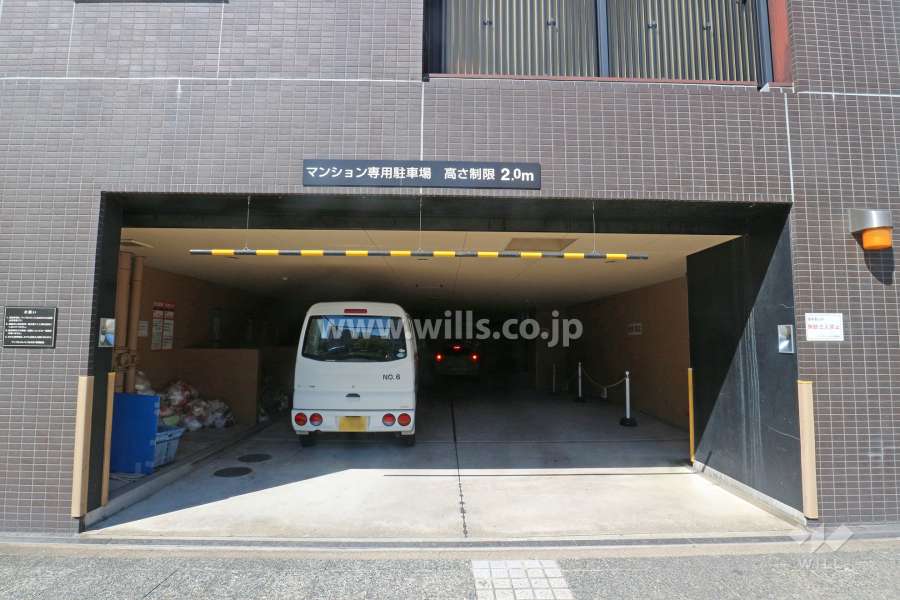 駐車場出入り口