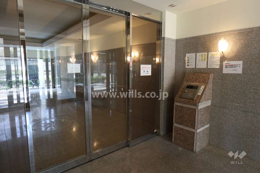 エントランスはオートロック付きです。