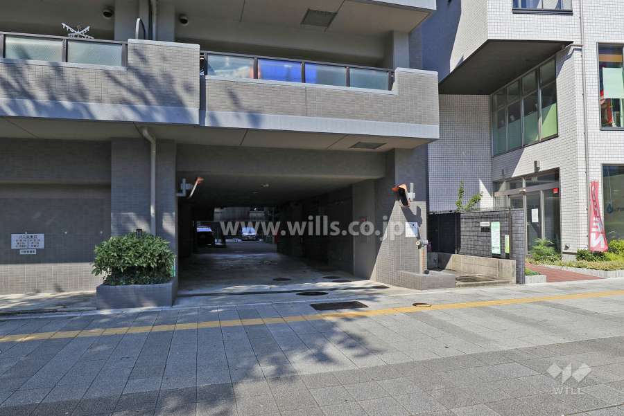 駐車場出入り口