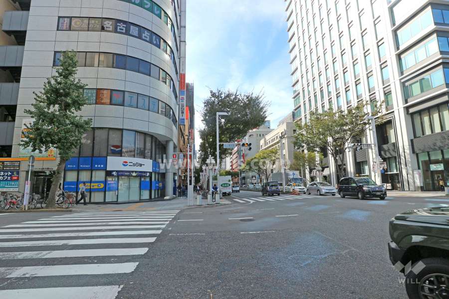 敷地北側の前面道路（東側から）