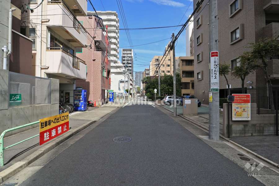 敷地西側の前面道路（南側から）