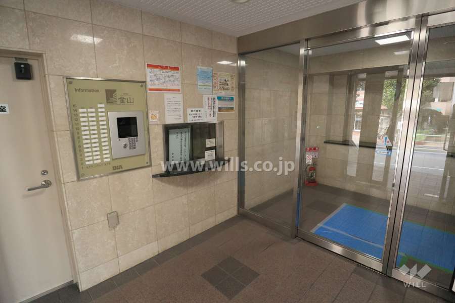 エントランスはオートロック付きです。