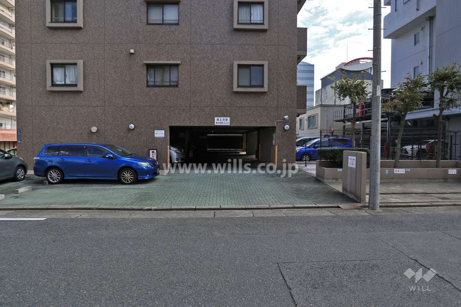 駐車場出入り口