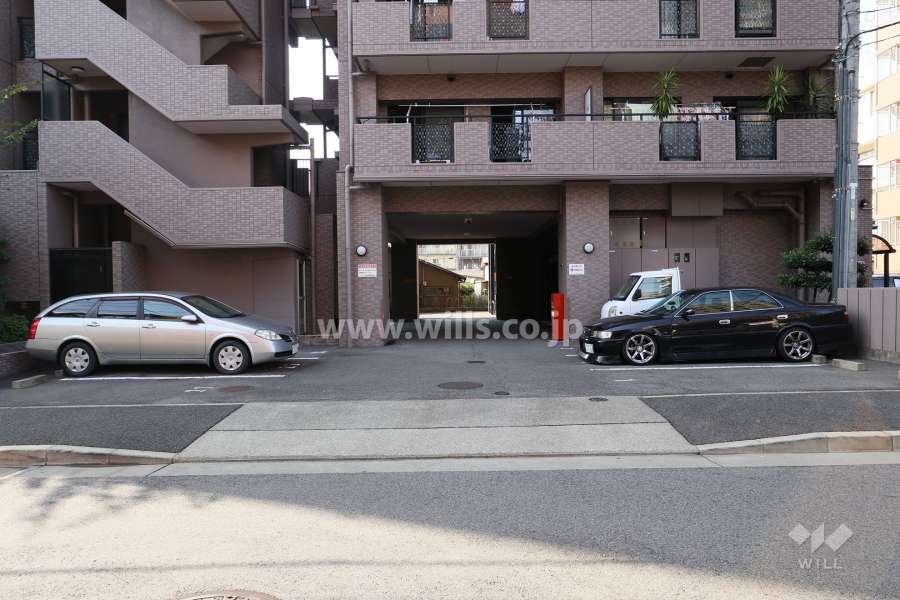 駐車場の出入り口