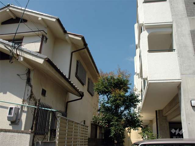 敷地の南側は、一戸建てです。