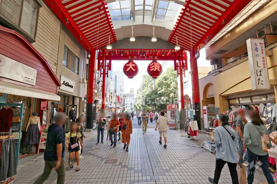 敷地南側の前面道路（東側から）