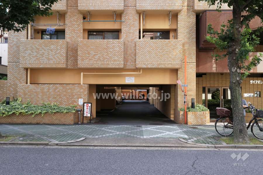 駐車場出入り口