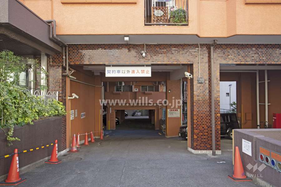 駐車場出入り口