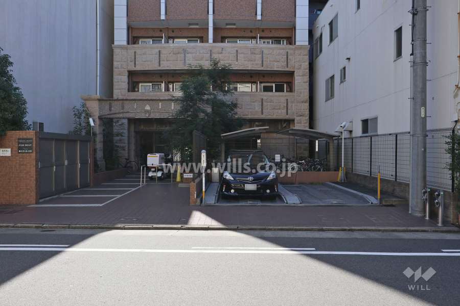 駐車場出入り口
