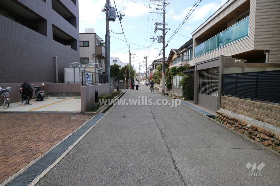 敷地北側の前面道路